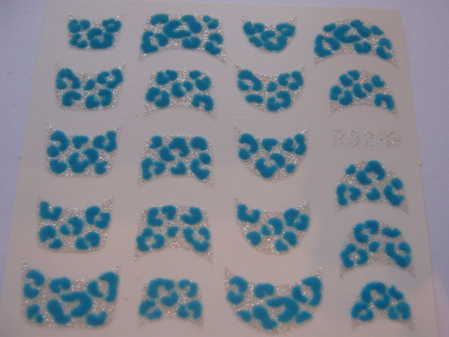ONE PACK FINGER NAIL TIP STICKER/ART/DECAL FLUFFY + GLITTER LEOPARD/TIGER PRINT - Picture 3 of 11