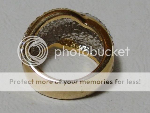 Lovely womens fashion ring, Size 7.25 gold and silver tone (gold 